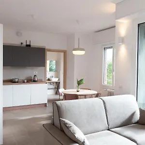 New Exclusive Apartments- Near Train Station Appartamento